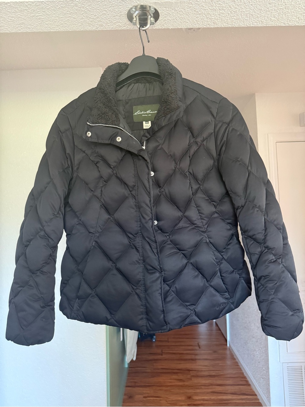 Eddie Bauer Goose Down Black Quilted Diamond Puffer Jacket with Sherpa Collar
